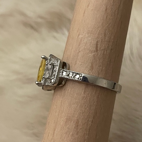 Art deco style Yellow and Silver Women's Ring statement cocktail fashion ring - Picture 2 of 5